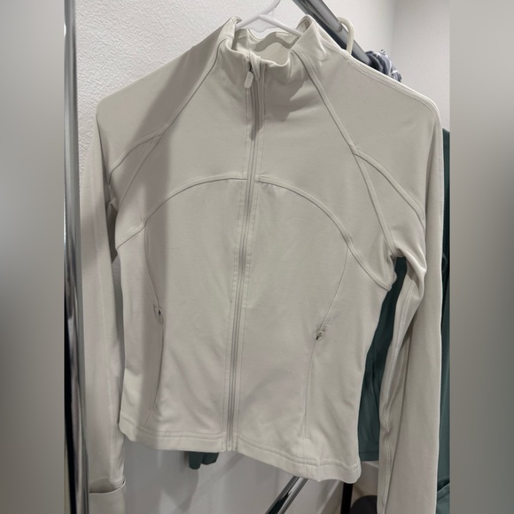 Lululemon Nulu Cropped Define Jacket
NWOT!
Color: WHITE OPAL
Size 6 - Picture 4 of 5